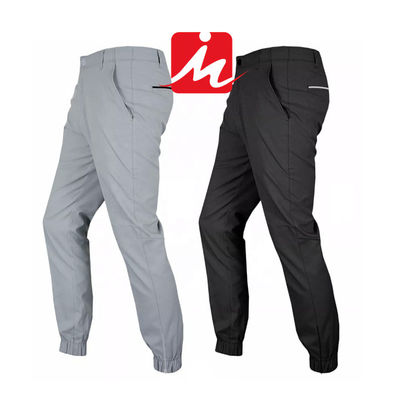 Il golf di allungamento di stile del pareggiatore ansima i pantaloni wicking del golf dell'umidità asciutta rapida della cintura degli uomini